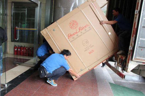 龙陵钢琴贵重工艺品无忧运